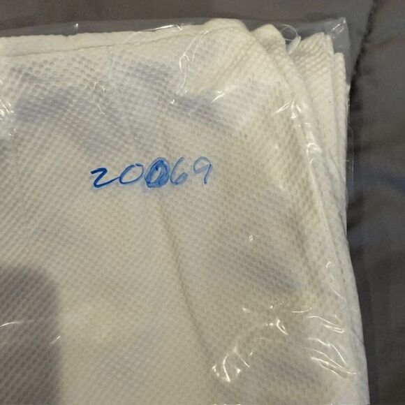 Escada Textured Ivory White Cropped Pants Flat Front Side Zip Split Hem Size 10 - Picture 13 of 13